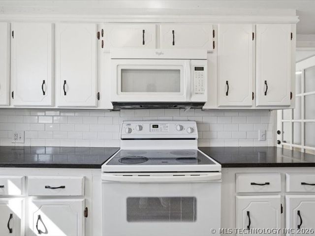 32766 E 161st Street S, Coweta, OK 74429