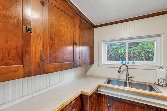 17 Rowell Street, Laconia, NH 03246