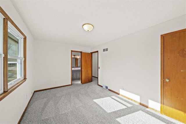 200 W Meriwood Lane, Edgerton, KS 66021