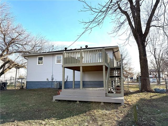 200 W Meriwood Lane, Edgerton, KS 66021