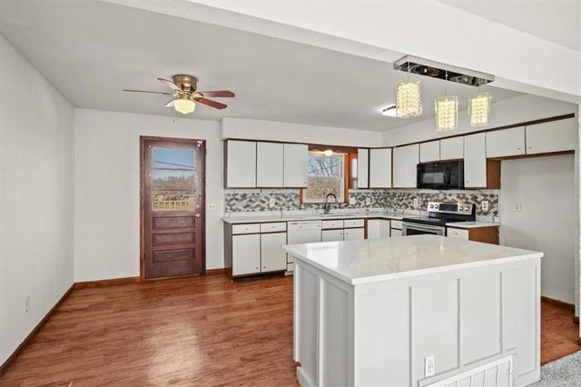 200 W Meriwood Lane, Edgerton, KS 66021