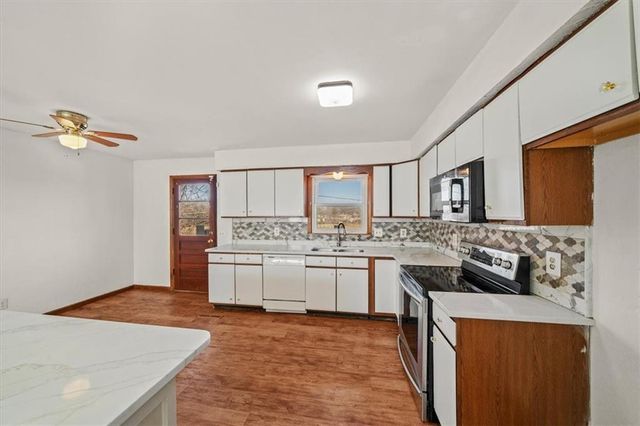 200 W Meriwood Lane, Edgerton, KS 66021