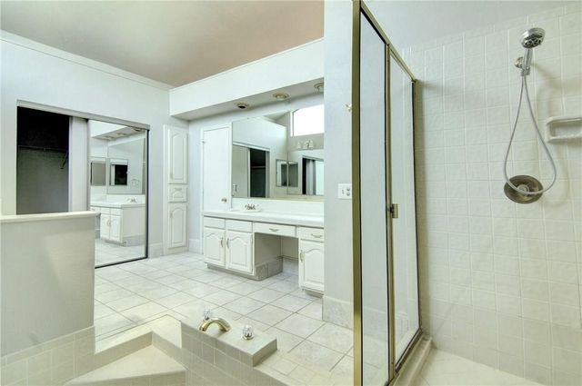5801 Smoke Glass Trail, Dallas, TX 75252