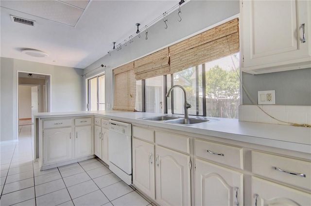 5801 Smoke Glass Trail, Dallas, TX 75252