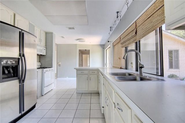 5801 Smoke Glass Trail, Dallas, TX 75252