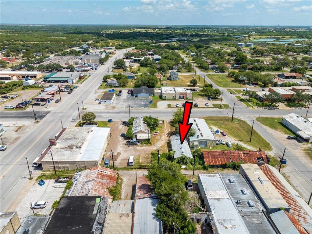 214 E Market St, Sinton, TX 78387 — photo 3