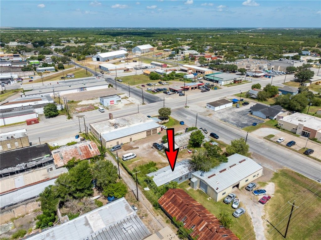 214 E Market St, Sinton, TX 78387 — photo 4
