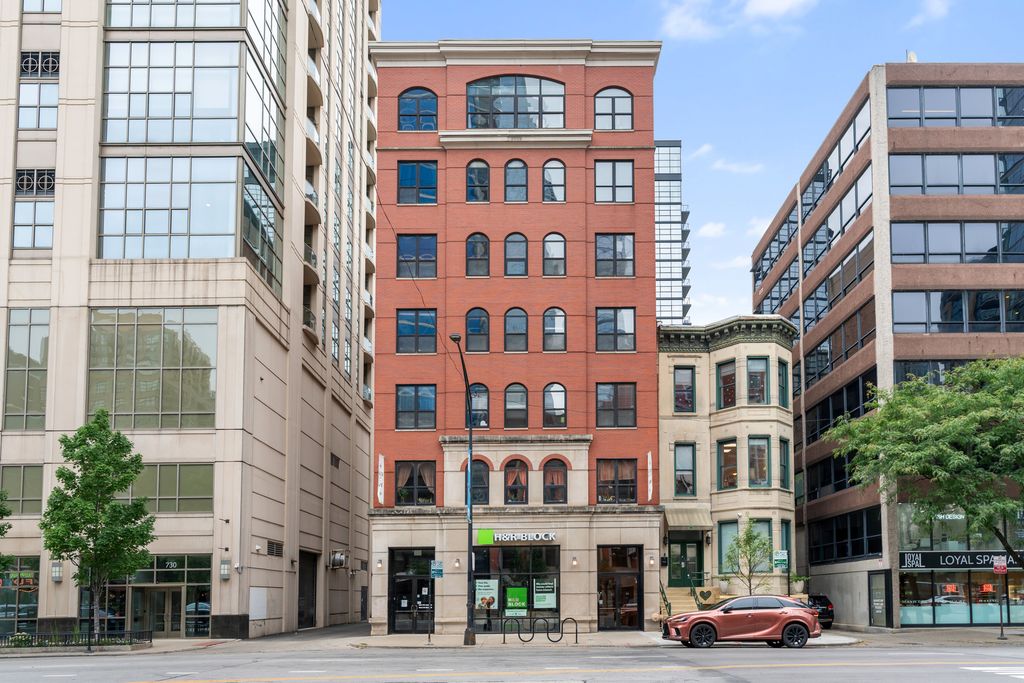 742 N LaSalle Street 5, Chicago, IL 60654