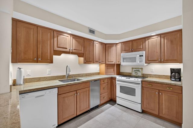 2800 N OCEAN Drive B-4A, Singer Island, FL 33404