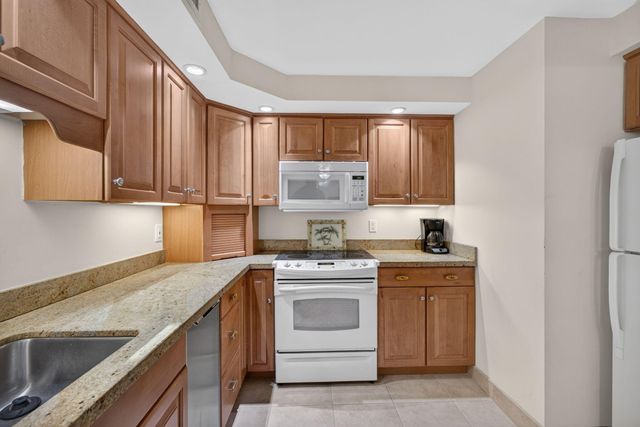 2800 N OCEAN Drive B-4A, Singer Island, FL 33404