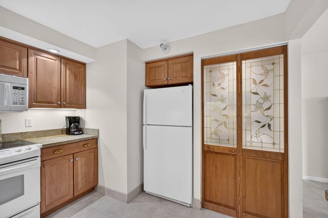 2800 N OCEAN Drive B-4A, Singer Island, FL 33404