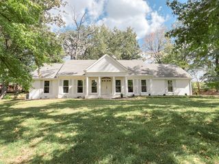 111 Lois Ln, Clarksville, TN 37043