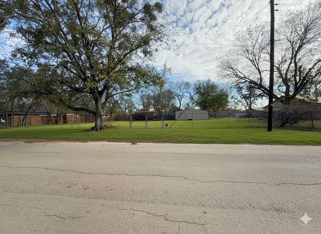 1126 Alvarado Street, Cleburne, TX 76031