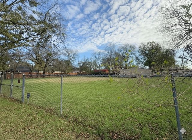 1126 Alvarado Street, Cleburne, TX 76031