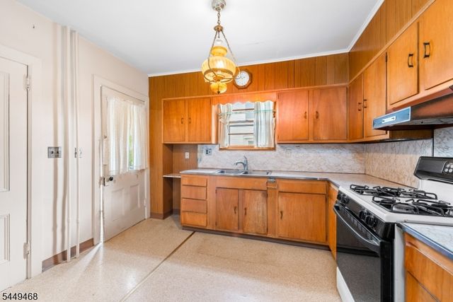 14 High St, Andover Boro, NJ 07821