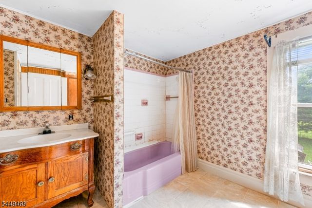 14 High St, Andover Boro, NJ 07821
