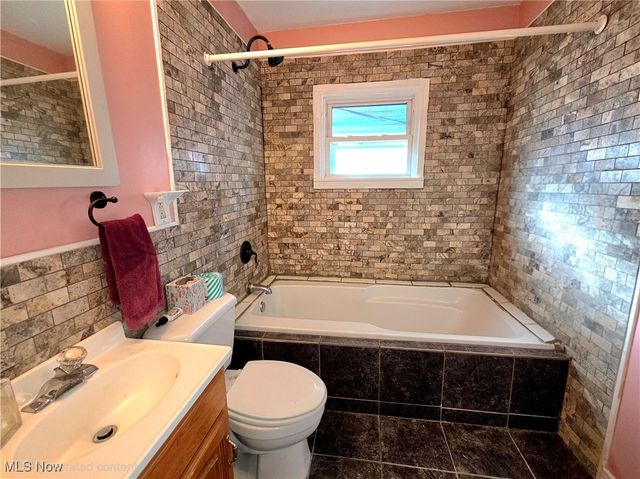 9112 Parmelee Avenue, Cleveland, OH 44108