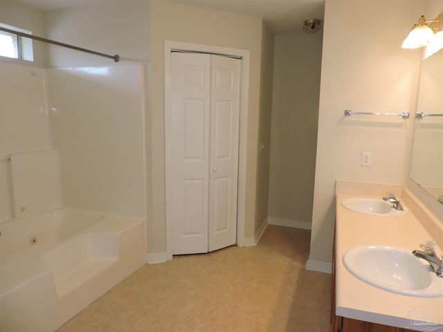 2052 Southwind Cir, Pensacola, FL 32506