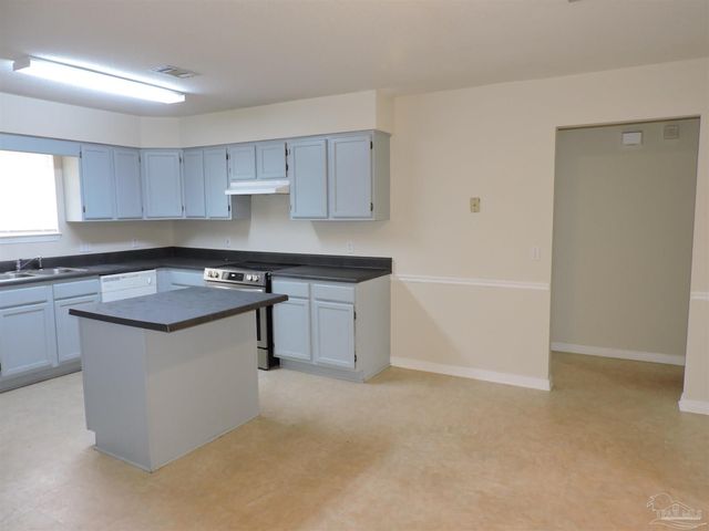 2052 Southwind Cir, Pensacola, FL 32506