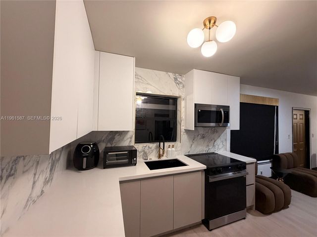 920 SW 50th Avenue, Plantation, FL 33317