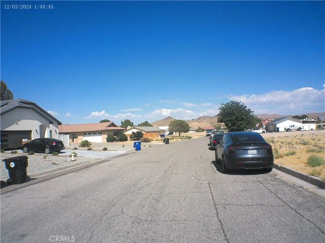 14804 Crofton Lane, Helendale, CA 92342