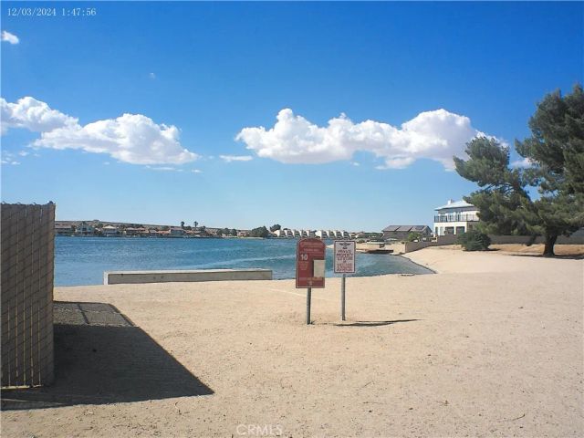 14804 Crofton Lane, Helendale, CA 92342