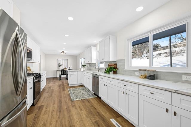 5135 S Menard DRIVE, New Berlin, WI 53151