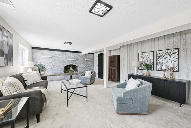 5135 S Menard DRIVE, New Berlin, WI 53151