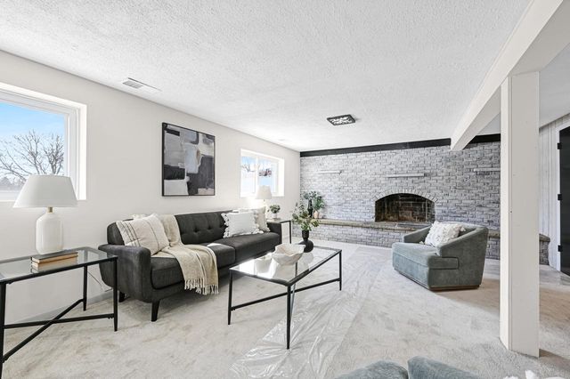 5135 S Menard DRIVE, New Berlin, WI 53151