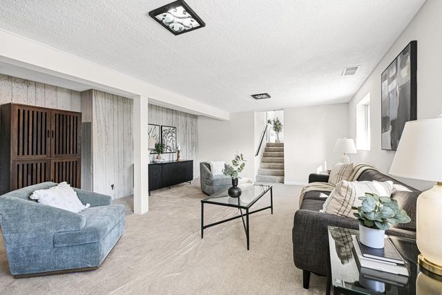 5135 S Menard DRIVE, New Berlin, WI 53151