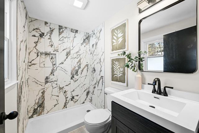 5135 S Menard DRIVE, New Berlin, WI 53151