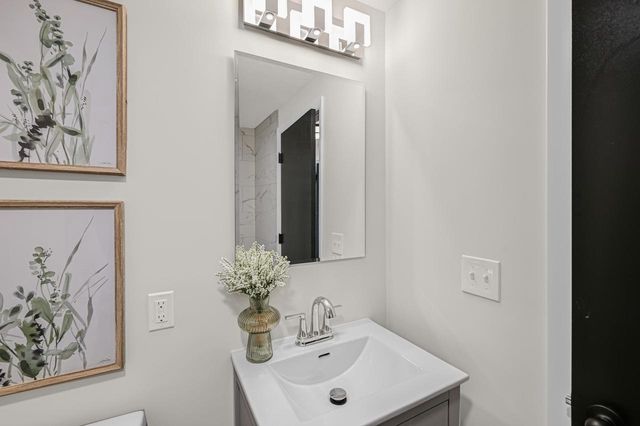 5135 S Menard DRIVE, New Berlin, WI 53151