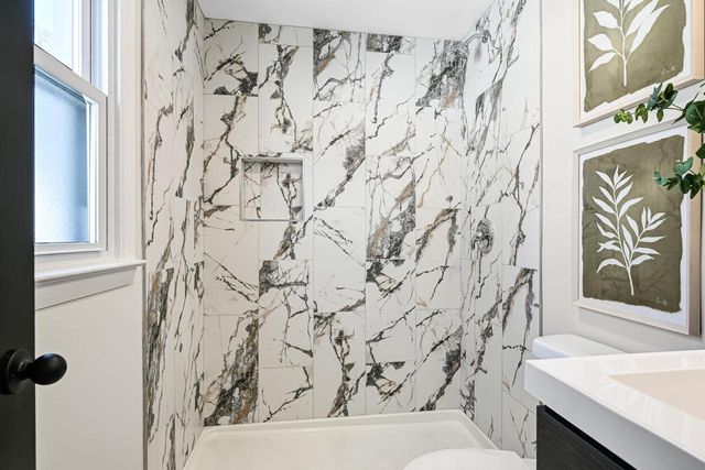 5135 S Menard DRIVE, New Berlin, WI 53151