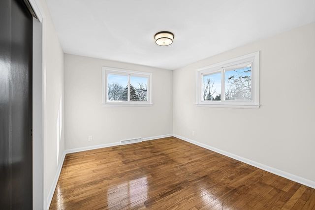 5135 S Menard DRIVE, New Berlin, WI 53151