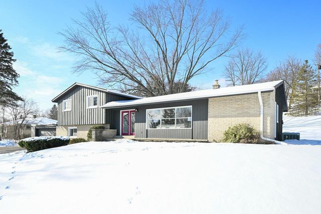 5135 S Menard DRIVE, New Berlin, WI 53151