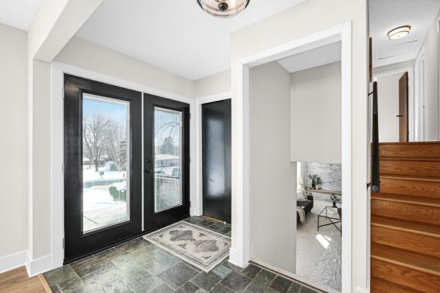 5135 S Menard DRIVE, New Berlin, WI 53151