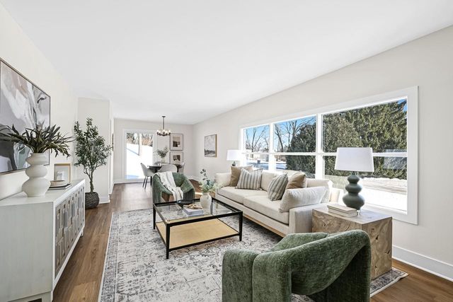 5135 S Menard DRIVE, New Berlin, WI 53151