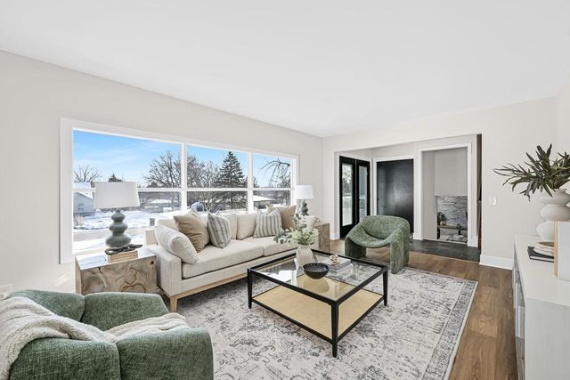 5135 S Menard DRIVE, New Berlin, WI 53151