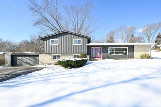 5135 S Menard DRIVE, New Berlin, WI 53151