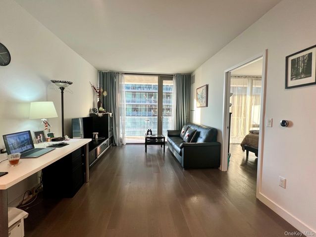 13103 40th Road 11K, Flushing, NY 11354