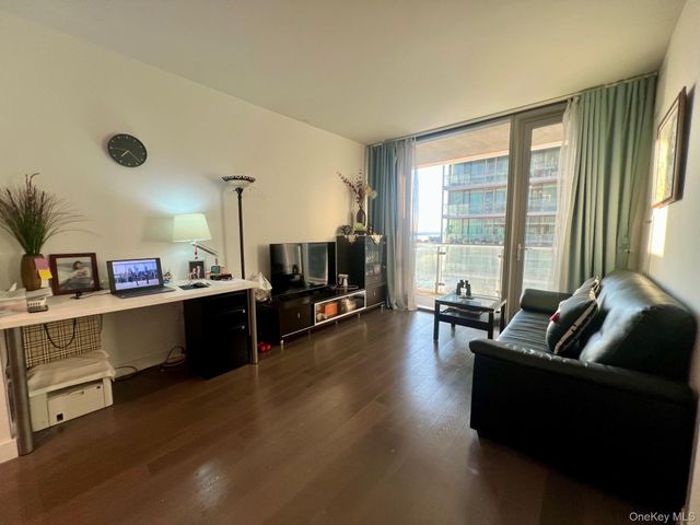 13103 40th Road 11K, Flushing, NY 11354