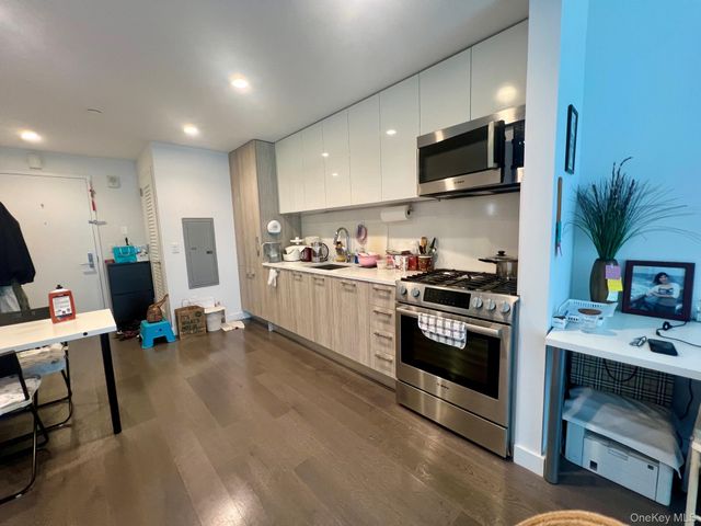 13103 40th Road 11K, Flushing, NY 11354