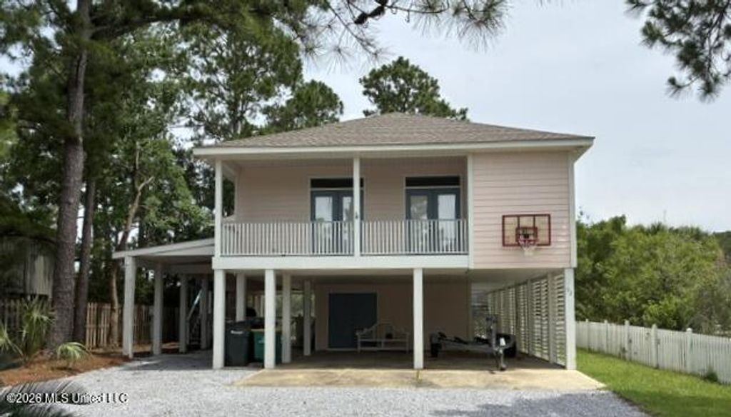 92 Elm Lane, Pass Christian, MS 39571
