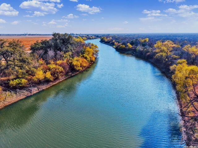 1297 Fm 1433, Carrizo Springs, TX 78834