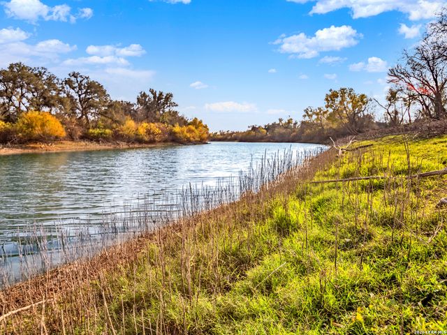 1297 Fm 1433, Carrizo Springs, TX 78834