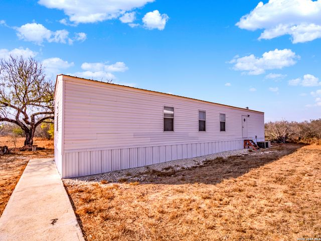 1297 Fm 1433, Carrizo Springs, TX 78834