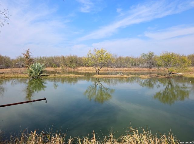 1297 Fm 1433, Carrizo Springs, TX 78834