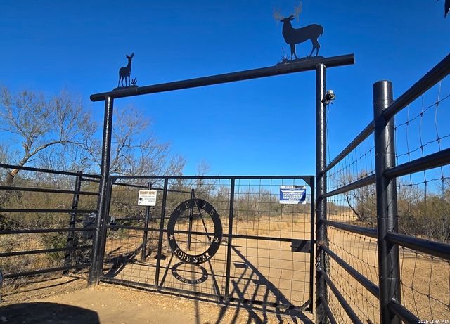 1297 Fm 1433, Carrizo Springs, TX 78834