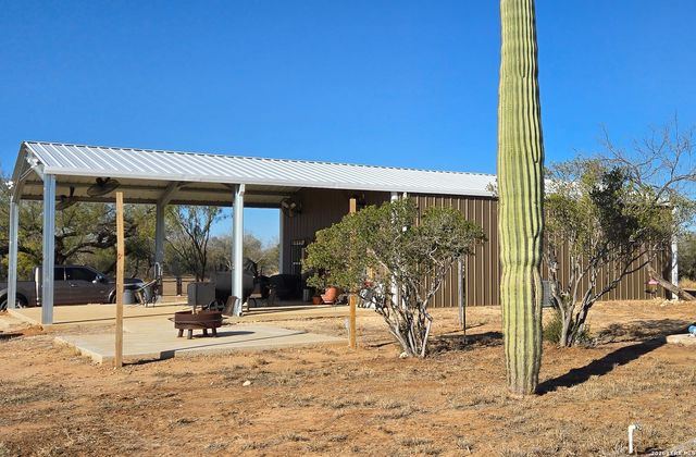 1297 Fm 1433, Carrizo Springs, TX 78834