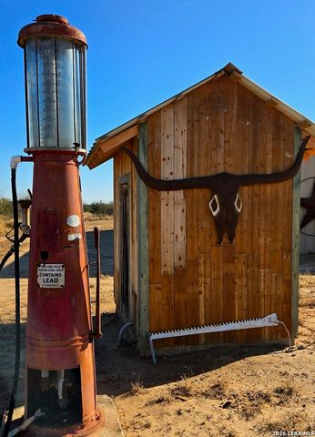 1297 Fm 1433, Carrizo Springs, TX 78834